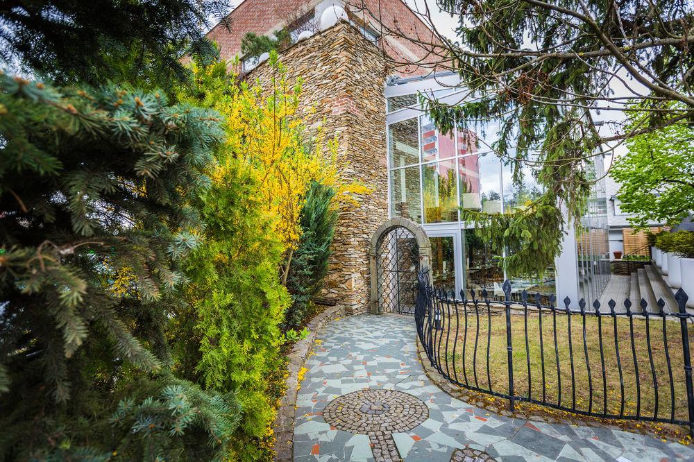 Premium Wellness & Wine Hotel Зноймо Екстер'єр фото